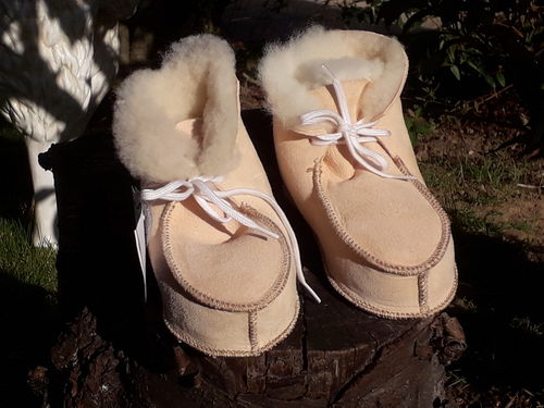 Children slippers with laces